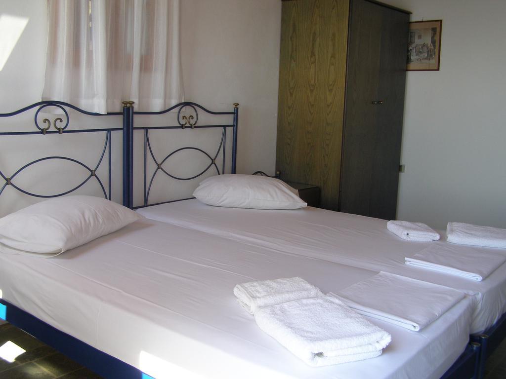 Apollon Village Hotel Anafi Habitación foto